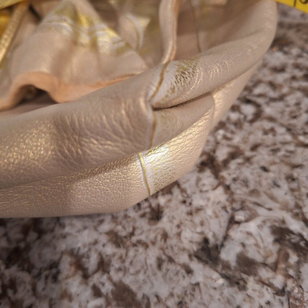 vtg metallic gold soft‎ leather crossbody - Picture 13 of 14